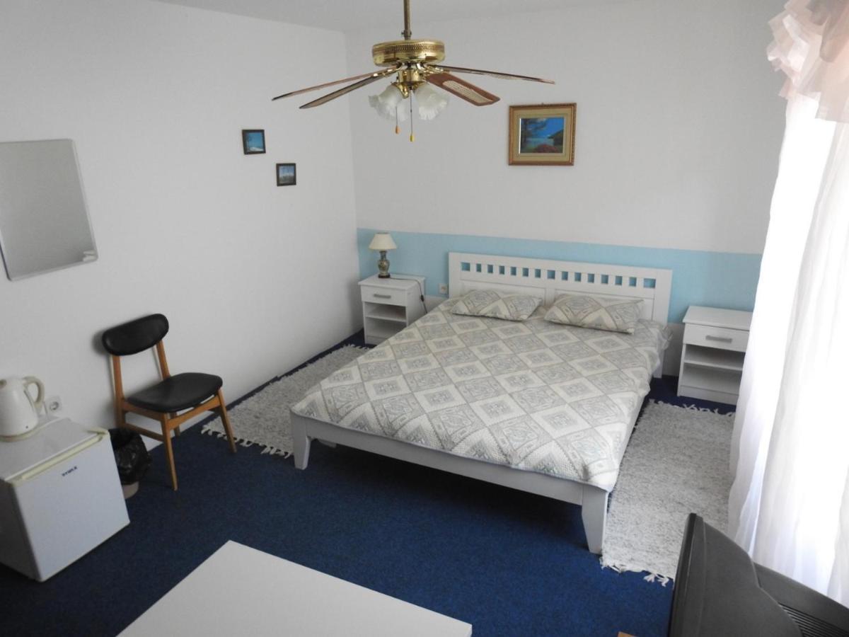 Madam Svetlana Bed & Breakfast Тиват Екстериор снимка