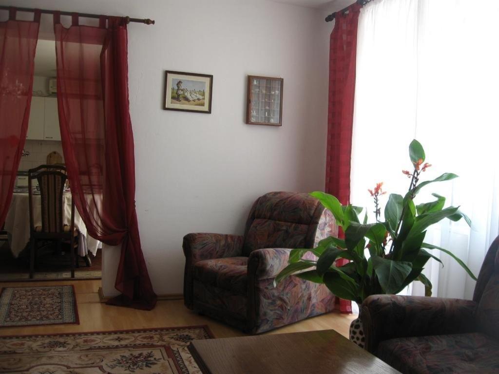 Madam Svetlana Bed & Breakfast Тиват Екстериор снимка